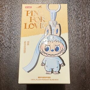 Pin for love labubu Keychain

Authentic popmart (can verify) 
Sealed
